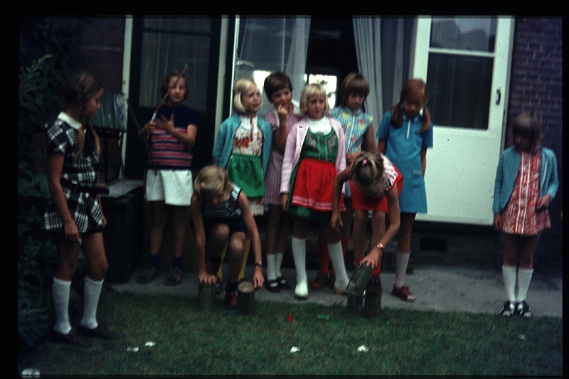 09.Delft aug 1972 Brigitte,Marion.JPG